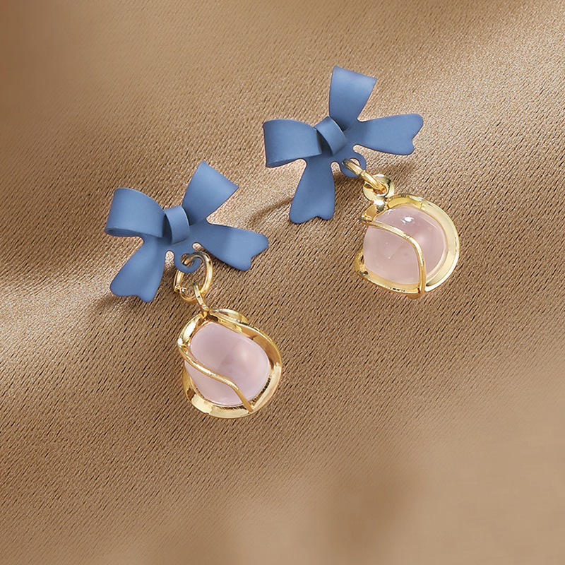 Opal Earrings Dangle - ต่างหูโอปอลทรงกลมหวานสำหรับผู้หญิงเครื่องประดับโลหะสีทองบิดต่างหูรูปหยดน้ำโบว์สีฟ้าเกาหลีทันสมัย