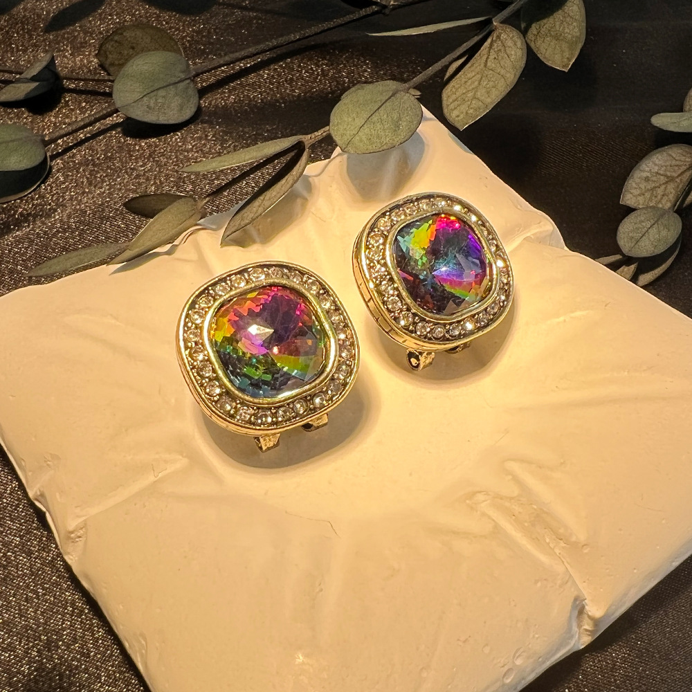 ต่างหูแบบติดหูทรงสี่เหลี่ยมสไต - Diamond Stud Earrings บทวิจารณ์และราคา