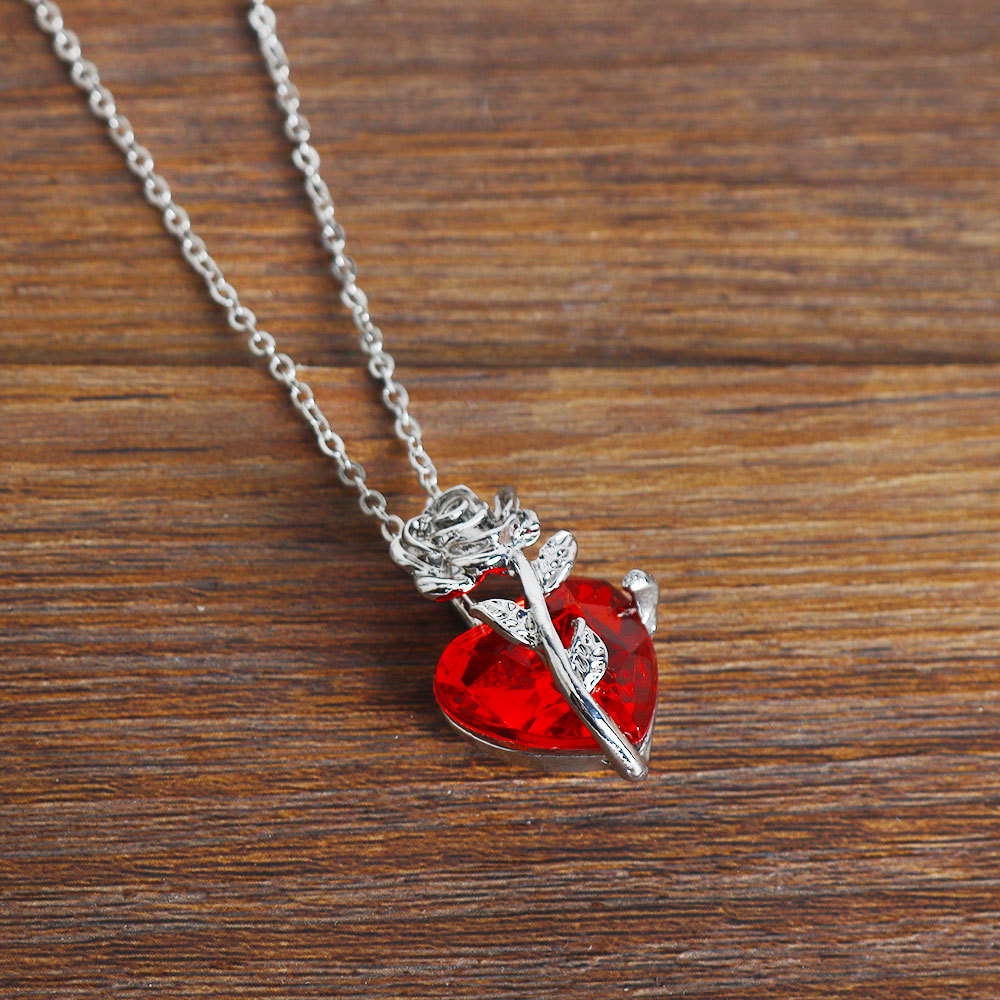 สร้อยคอจี้ดอกกุหลาบคริสตัลสีแด - Crystal Choker Necklace บทวิจารณ์และราคา