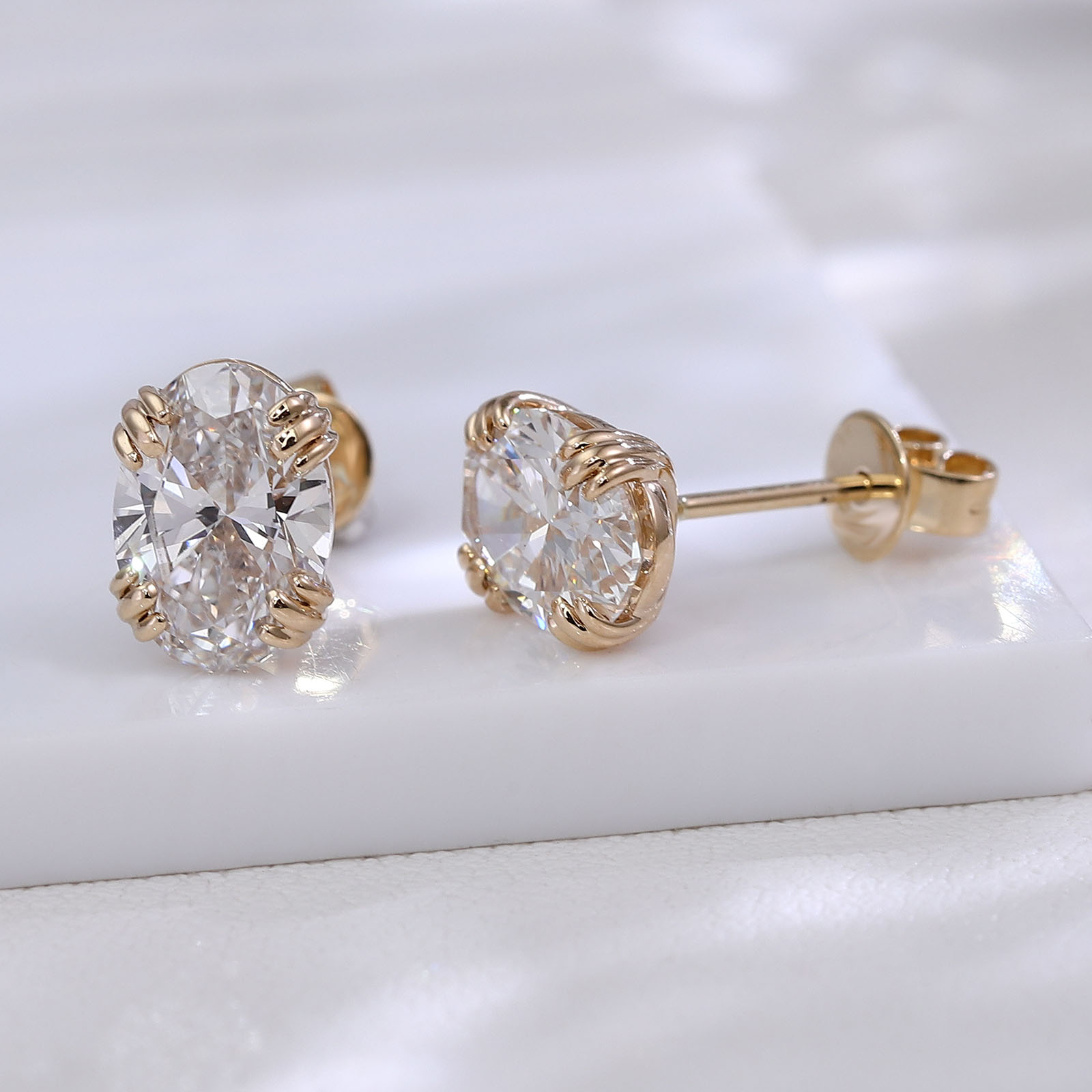 ต่างหูทรงรีหรูหราสไตล์โพรวองซ์ - Diamond Stud Earrings บทวิจารณ์และราคา