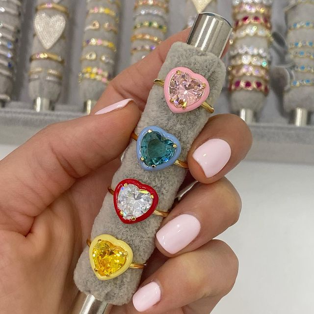 เพชรสังเคราะห์รูปหัวใจหลากสีแห - Birthstone Ring Set บทวิจารณ์และราคา